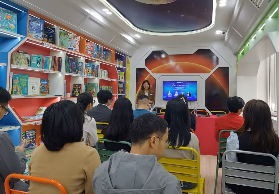 Chương trình tích hợp AI & STEM đầu tiên dành cho học sinh tại Hà Nội.