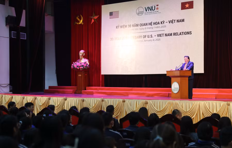 Đại sứ Marc Knapper phát biểu.