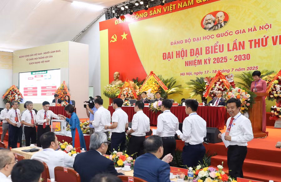 vnu-dai-hoi-dang-bo-dhqghn-lan-thu-vii-7.jpg