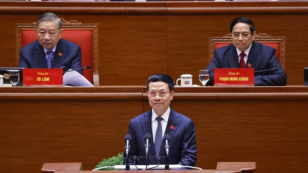 Ông Nguyễn Mạnh Hùng, Bộ trưởng Bộ Khoa học và Công nghệ trình bày tham luận tại Đại hội, Ảnh: TTXVN.