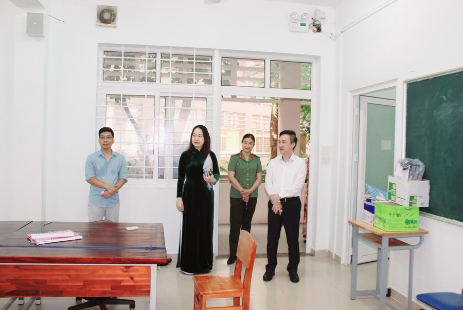 Ban Chỉ đạo kỳ thi tốt nghiệp THPT cấp tỉnh tiến hành kiểm tra công tác chuẩn bị tại các điểm thi. Ảnh: K.H images1953360-z5568781136194-6f59da62957443e8769506ed6f626905.jpg