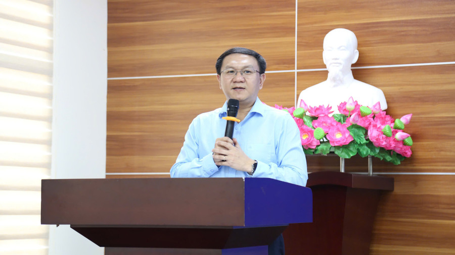 Giám đốc Sở Khoa học và Công nghệ TPHCM, ông Lâm Đình Thắng phát biểu chúc mừng và khích lệ tinh thần các học sinh được tuyển chọn. Ảnh: Sở KH&CN TPHCM z6836191602264-36a5f08b13b921bc36ff9a057cef974b.jpg