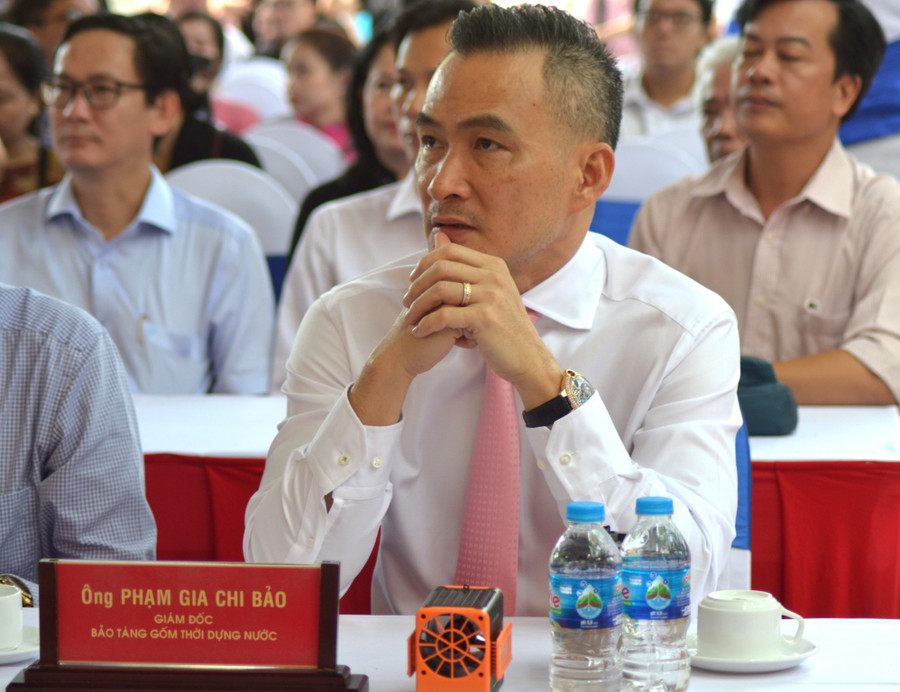 Ông Phạm Gia Chi Bảo - Giám đốc Bảo tàng gốm thời dựng nước tại buổi lễ khai mạc. Ảnh: H.P. pgcb1.jpg