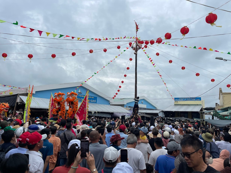 Đông đảo người dân, du khách tham gia các hoạt động tại lễ hội lễ hội. Ảnh: BTC img-0481.jpg