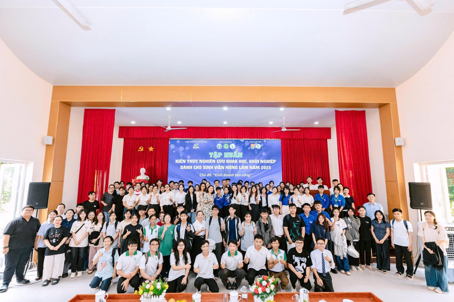 SInh viên Trường Đại học Nông Lâm TPHCM trong một hoạt động. Ảnh: NTCC 566221416-1255046423327698-3188632044151975761-n-1.jpg