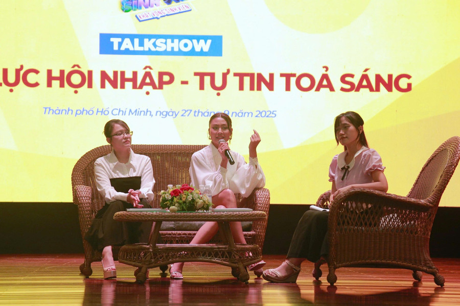 Nhiều talkshow bổ ích với sự tham gia của nhiều chuyên gia giúp tư vấn cho sinh viên. Ảnh: BTC 555422617-1200463762106589-8005797053072470998-n.jpg