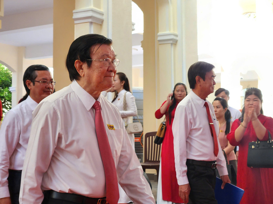 Ông Trương Tấn Sang - Nguyên Chủ tịch nước đến tham dự buổi lễ. z7325429558139-b760539c7efe9de46199985a77b54e35.jpg