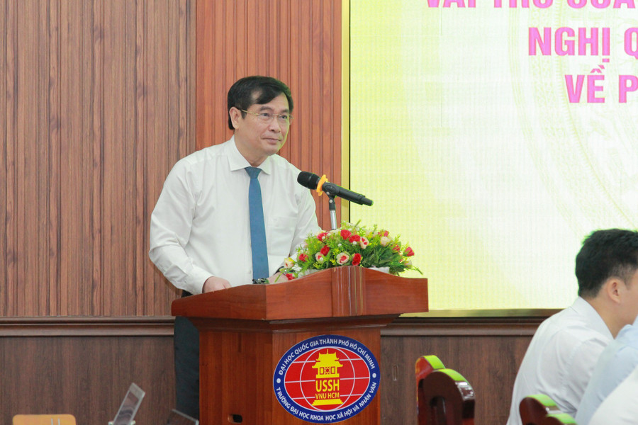 Ông Phan Xuân Thủy - Phó Trưởng Ban Tuyên giáo và Dân vận Trung ương phát biểu tại tọa đàm. Ảnh: HCMUSSH 505790110-1142560357899276-8154641205534630295-n.jpg