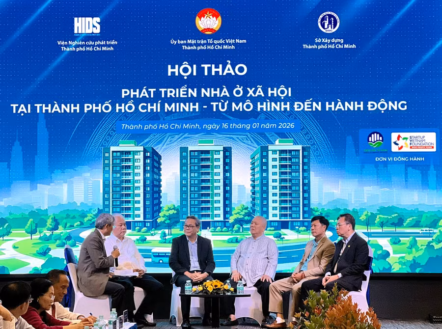 Các chuyên gia thảo luận tại hội thảo "Phát triển nhà ở xã hội tại TPHCM: Từ mô hình đến hành động".