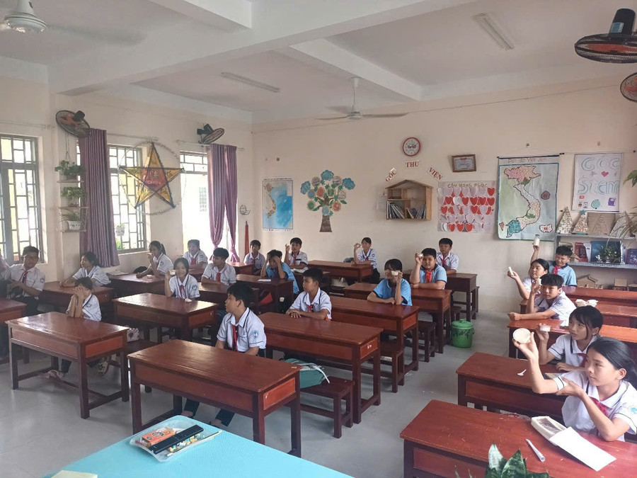 Chuyển đổi số và ứng dụng AI giúp các giáo viên tại trường giảng dạy tốt hơn. Ảnh: TH-THCS Bãi Thơm Chuyển đổi số và ứng dụng AI giúp các giáo viên tại trường giảng dạy tốt hơn. Ảnh: TH-THCS Bãi Thơm