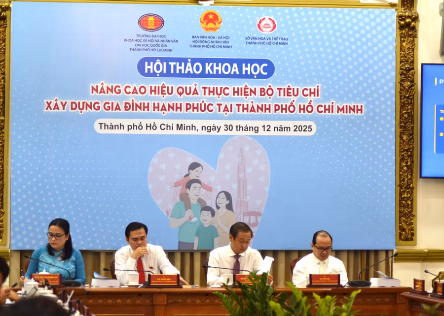 Các đại biểu chủ trì hội thảo tại UBND TPHCM.