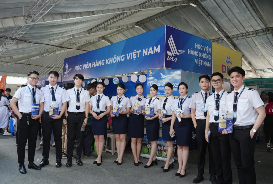 Vietnam Aviation Academy builds a young, integrated and innovative workforce for the national aviation industry. Photo: HVHK 520859849-1186249746862536-4091488711668695345-n.jpg