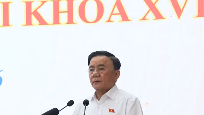 Ông Trần Cẩm Tú, Ủy viên Bộ Chính trị, Thường trực Ban Bí thư, trả lời ý kiến cử tri.