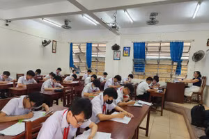 Học sinh Trường THCS Nguyễn Lương Bằng ôn tập tăng cường tại trường. 