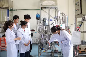 Một giờ thực hành của sinh viên Khoa Công nghệ Hóa học - Môi trường, Trường Đại học Sư phạm Kỹ thuật - Đại học Đà Nẵng tại Phòng thí nghiệm.