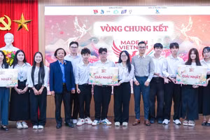 Trao giải cho các đội đoạt giải Nhất cuộc thi khởi nghiệp Made in Việt Nam 2026.