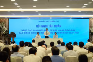 Bộ trưởng Hoàng Minh Sơn phát biểu mở đầu buổi thảo luận tại Hội nghị.