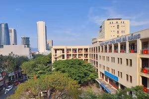 Trường THPT Trần Phú được xây dựng trên đất vốn là trụ sở cũ của Sở GD&ĐT TP Đà Nẵng. 