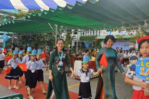 Trường Tiểu học Hoa Lư (quận Thanh Khê, TP Đà Nẵng) đón học sinh đầu cấp trong Lễ khai giảng năm học mới. 