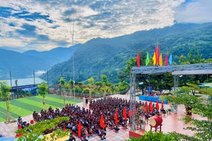 Lễ khai giảng của Trường Phổ thông dân tộc bán trú Tiểu học & THCS Trà Nam (xã Trà Linh, TP Đà Nẵng). 