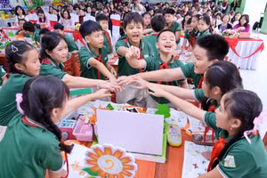 Học sinh lớp 5, Trường Tiểu học Lê Đình Chinh trong một tiết học có hoạt động STEM. 