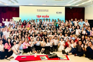 Gần 200 cán bộ quản lý và giáo viên âm nhạc đầu ngành của 34 tỉnh, thành tham dự chương trình tập huấn.