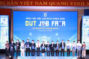 Trường Đại học Bách khoa, ĐHĐN ký kết Biên bản ghi nhớ hợp tác với 09 doanh nghiệp lớn thuộc nhiều lĩnh vực.