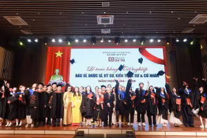 Lễ trao bằng tốt nghiệp đại học chính quy năm học 2024 - 2025. 