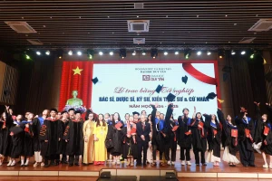 Lễ trao bằng tốt nghiệp đại học chính quy năm học 2024 - 2025. 
