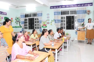 Học viên ở lớp xóa mù chữ.