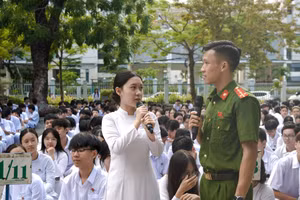 Học sinh Trường THPT Phan Châu Trinh (phường Hải Châu, TP Đà Nẵng) trong buổi truyền thông phòng, chống ma túy và thuốc lá. 