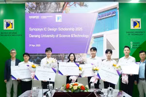 Trao học bổng Synopsys IC Design 2025 cho sinh viên Trường Đại học Bách khoa, Đại học Đà Nẵng. 