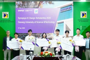 Trao học bổng Synopsys IC Design 2025 cho sinh viên Trường Đại học Bách khoa, Đại học Đà Nẵng.