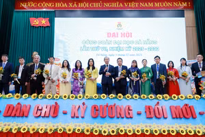 Ban chấp hành Công đoàn Đại học Đà Nẵng ra mắt, nhận nhiệm vụ. 