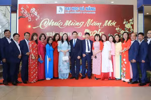 Tập thể Trung tâm Đào tạo thường xuyên - Đại học Đà Nẵng.