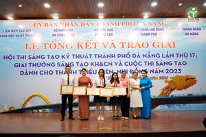 Học sinh Trường Đức Trí tại Lễ tổng kết và trao giải Hội thi Sáng tạo kỹ thuật thành phố Đà Nẵng lần thứ 17.