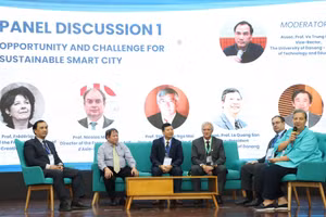 Phiên thảo luận chuyên đề về thành phố thông minh. Ảnh: Thanh Nhã
