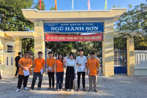 Học sinh Trường nội trú Hy Vọng trước điểm thi Trường THPT Ngũ Hành Sơn (Đà Nẵng)