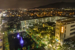 Ký túc xá Trường Đại học Sư phạm, Đại học Đà Nẵng mở cửa xuyên đêm để SV di chuyển vào trú bão. 