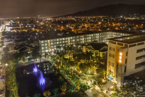 Ký túc xá Trường Đại học Sư phạm, Đại học Đà Nẵng mở cửa xuyên đêm để SV di chuyển vào trú bão. 