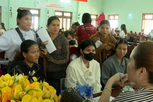 Phỏng vấn tuyển dụng tại sàn giao dịch việc làm năm 2025 do Sở Nội vụ TP Đà Nẵng phối hợp với xã vùng cao Nam Trà My tổ chức. (Ảnh: Thông tin xã Nam Trà My). 