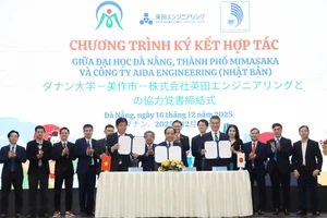 Lãnh đạo Đại học Đà Nẵng - thành phố Mimasaka (Nhật Bản) và Công ty Aida Engineering Okayama ký kết biên bản ghi nhớ hợp tác.