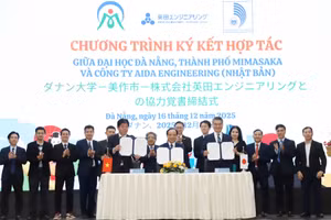 Lãnh đạo Đại học Đà Nẵng - thành phố Mimasaka (Nhật Bản) và Công ty Aida Engineering Okayama ký kết biên bản ghi nhớ hợp tác.