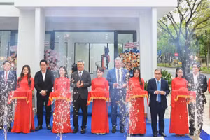 Lễ cắt băng khánh thành Trung tâm Đào tạo, Nghiên cứu và Phát triển Ứng dụng Robot Công nghiệp và Trí tuệ nhân tạo.