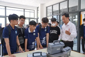 Sinh viên Trường Đại học Bách khoa, Đại học Đà Nẵng học tập tại Không gian đổi mới sáng tạo. 