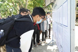 Thí sinh dự thi tốt nghiệp THPT năm 2025 tại điểm thi Trường THPT Phạm Phú Thứ (Đà Nẵng)