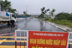 Một số tuyến đường ở Đà Nẵng ngập sâu trong nước. 