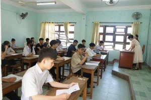 Thí sinh Đà Nẵng tham dự kỳ thi tốt nghiệp THPT tại điểm thi Trường THPT Phạm Phú Thứ.