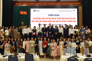 Diễn đàn thu hút sự tham gia của giáo viên đến từ các trường phổ thông ở khu vực miền Trung. 