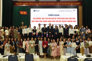 Diễn đàn thu hút sự tham gia của giáo viên đến từ các trường phổ thông ở khu vực miền Trung. 